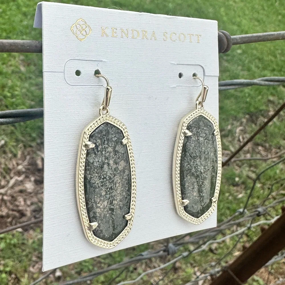 Kendra Scott Elle Earrings in Pyrite and Gold - Picture 5 of 7
